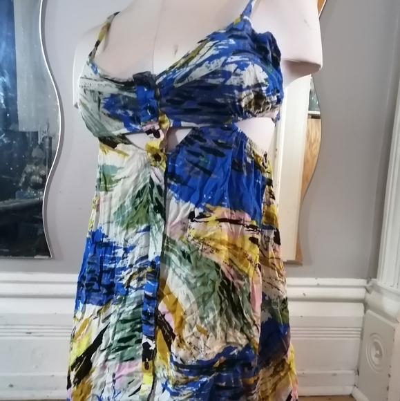 Beach dress with cutouts - Picture 2 of 3